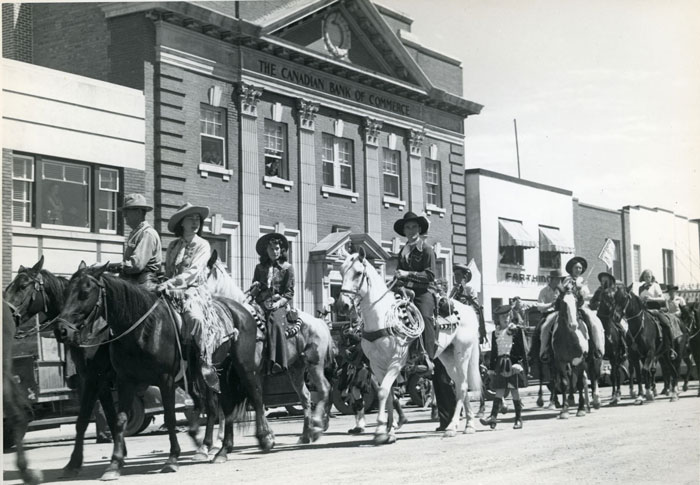 Photo of riders on horseback along Farthing Block
