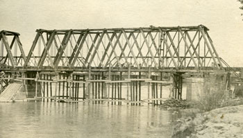 The construction of the CPR Bridge in 1909.