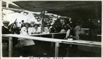 Red Deer Archives, P412; Sylvan Lake picnic, 1925