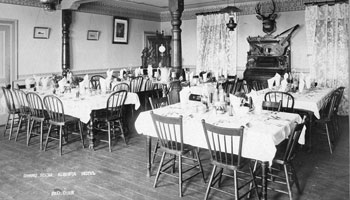 Photo of dining room at Alberta Hotel circa 1900