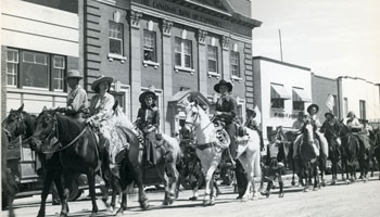 Photo of riders on horseback along Farthing Block