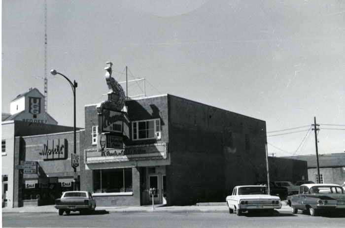 Photo of Peacock Inn building circa 1966