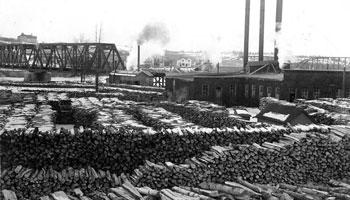 The number one power plant with the C.P.R Bridge in the background estimated in 1911.