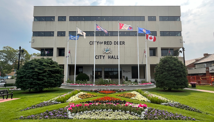 City Hall Park 2023 - Flags in front of city hall park